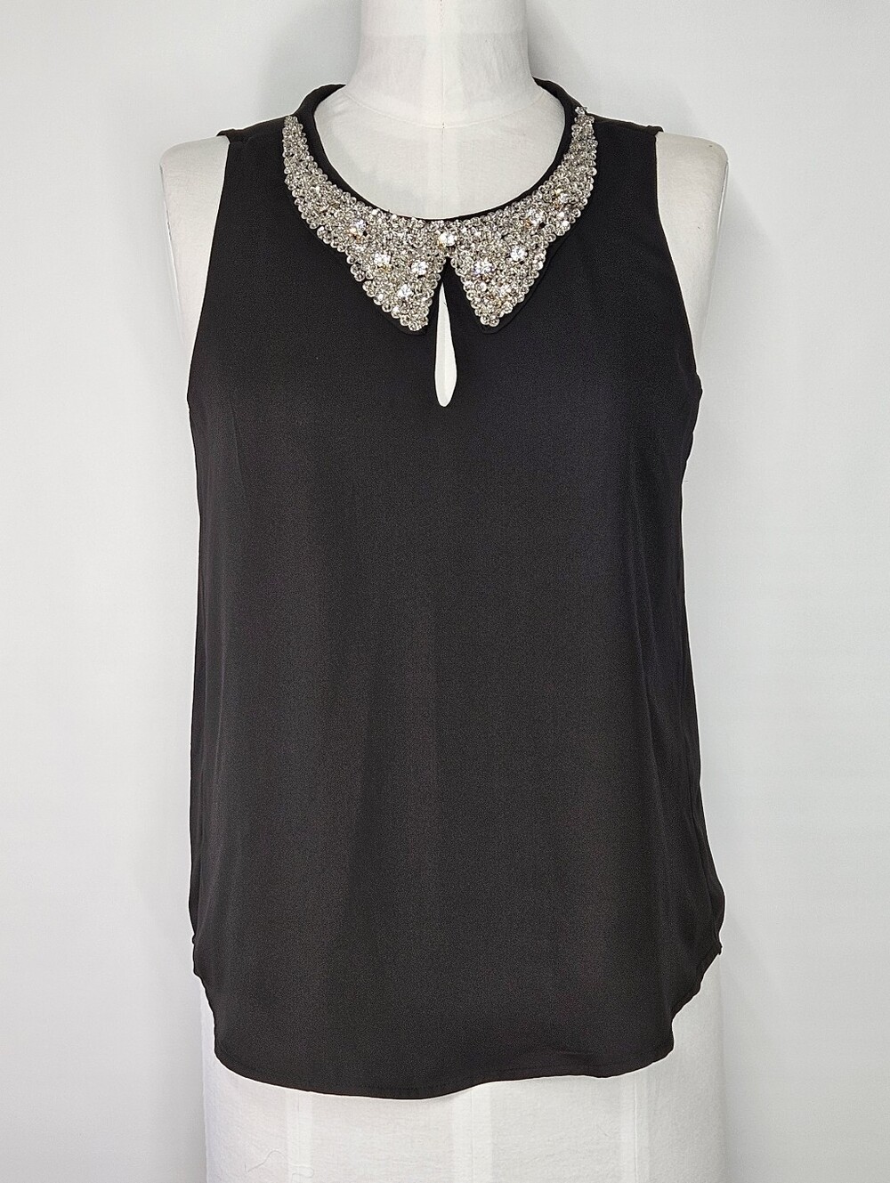 Nikimoto Size S Top Sleeveless Black Blouse Sparkle Sequined Collar Keyhole Tank
